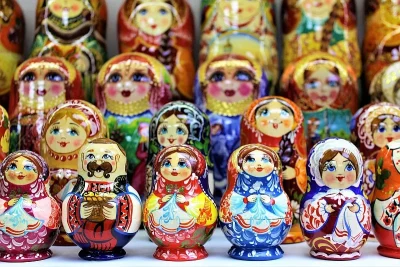 Matrjoška patří i k ukrajinským symbolům. Naučte se jí rozumět.