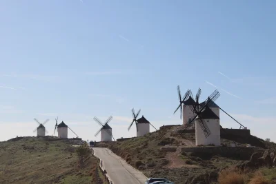 Porazil don Quijote větrné mlýny? Přečtěte si ve španělštině.